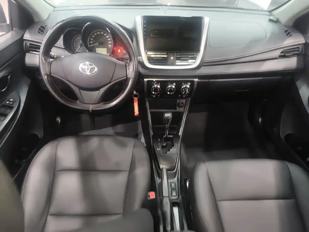 Toyota Yaris L — фото 10
