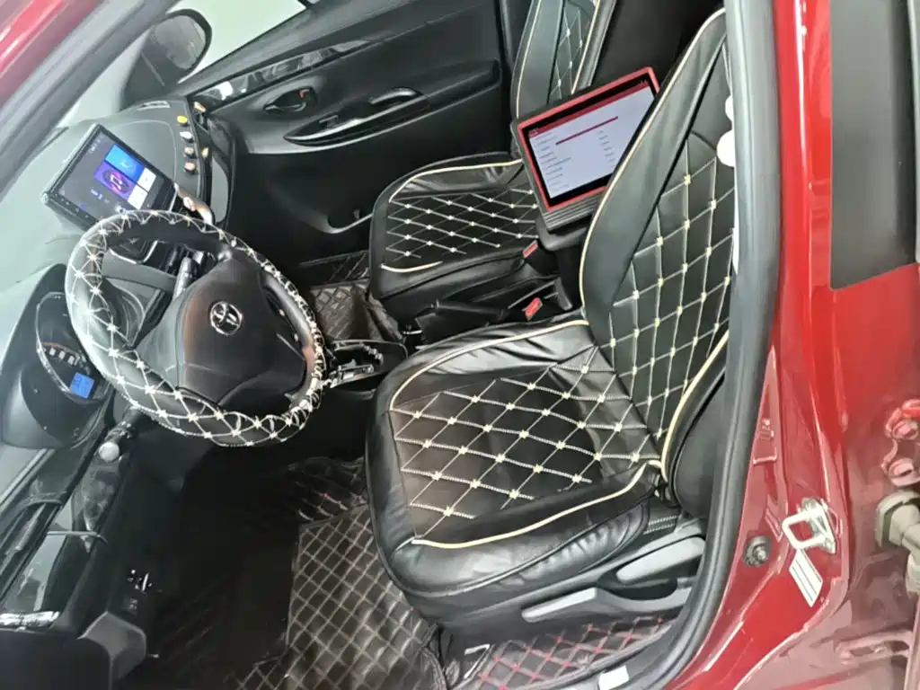 Toyota Yaris L — фото 15