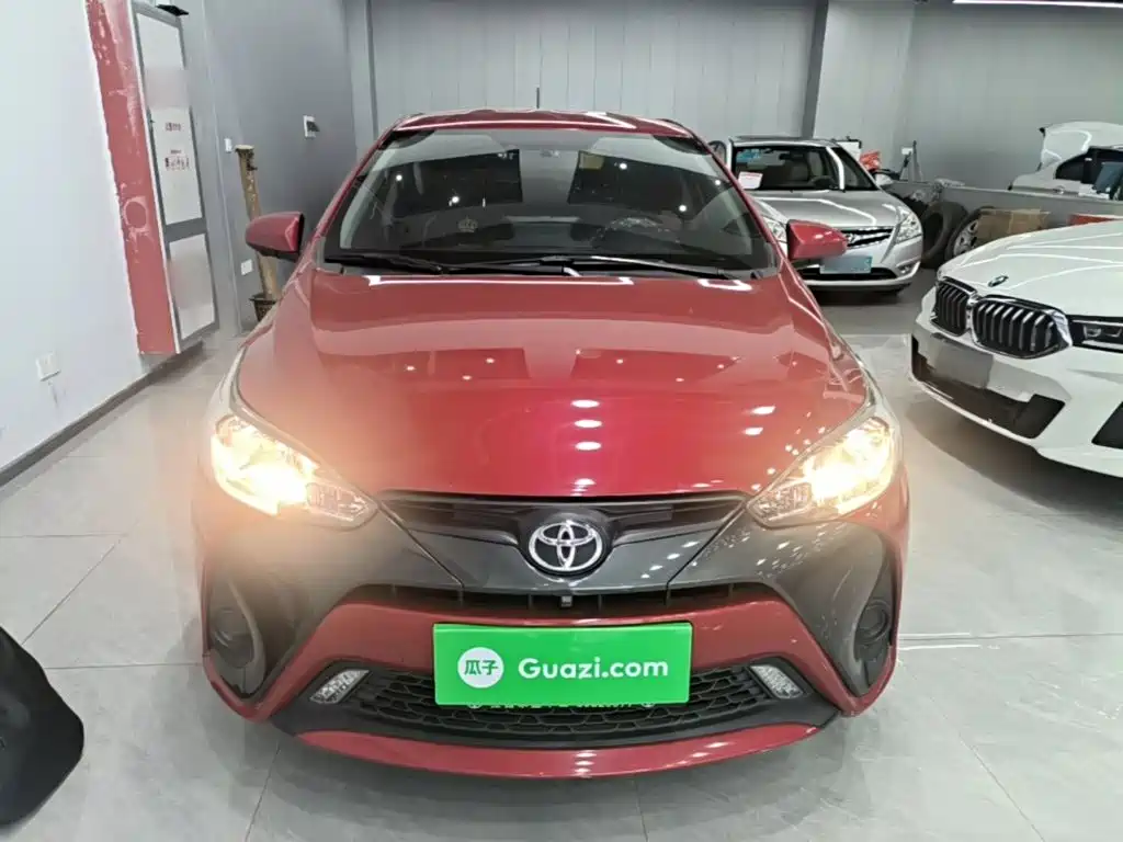 Toyota Yaris L — фото 3