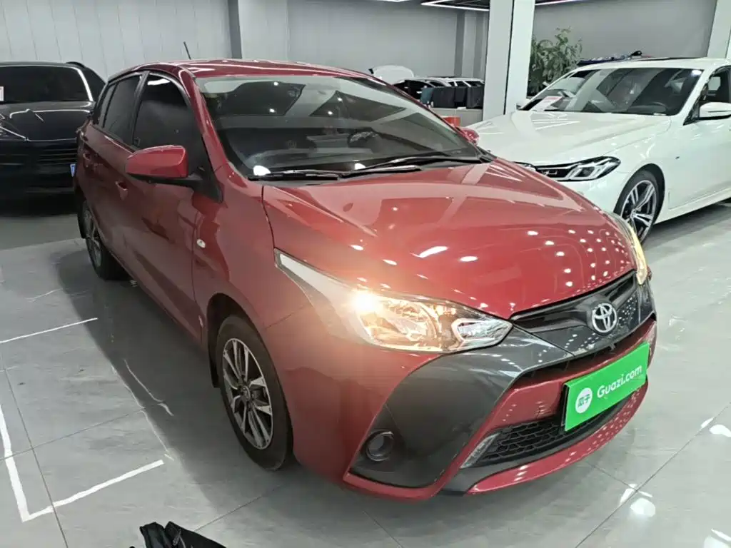 Toyota Yaris L — фото 4