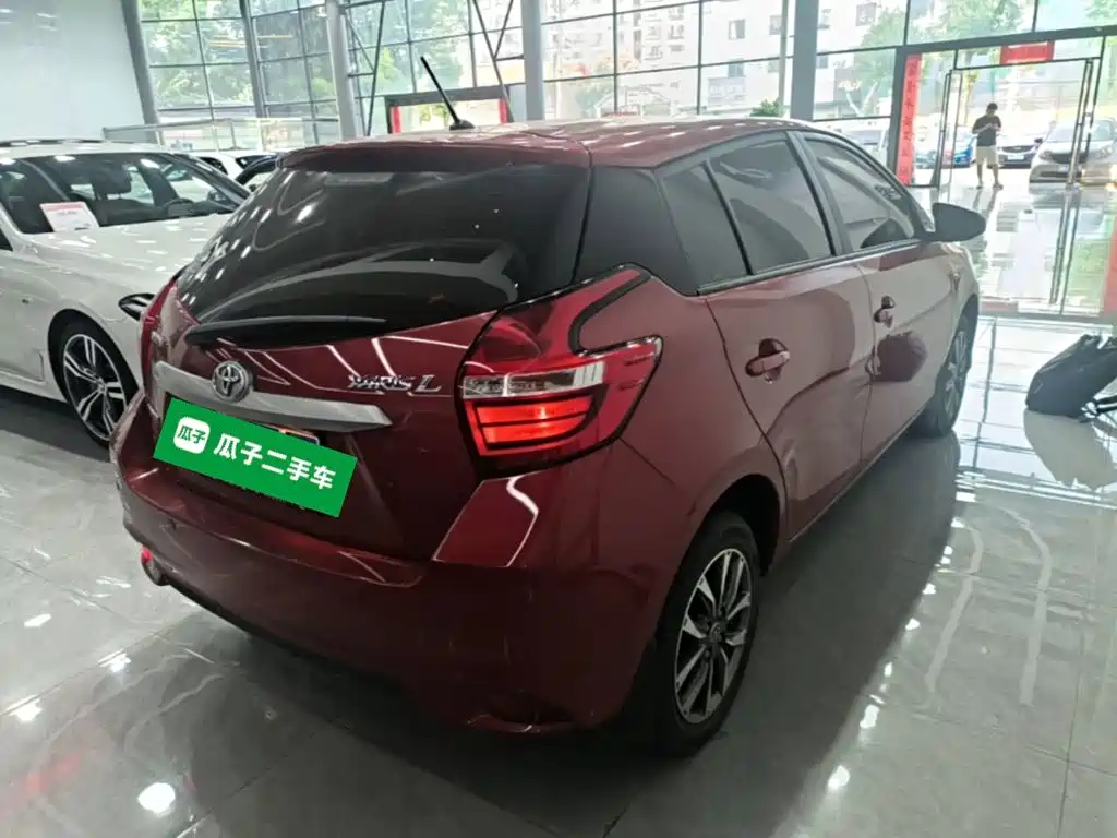Toyota Yaris L — фото 7