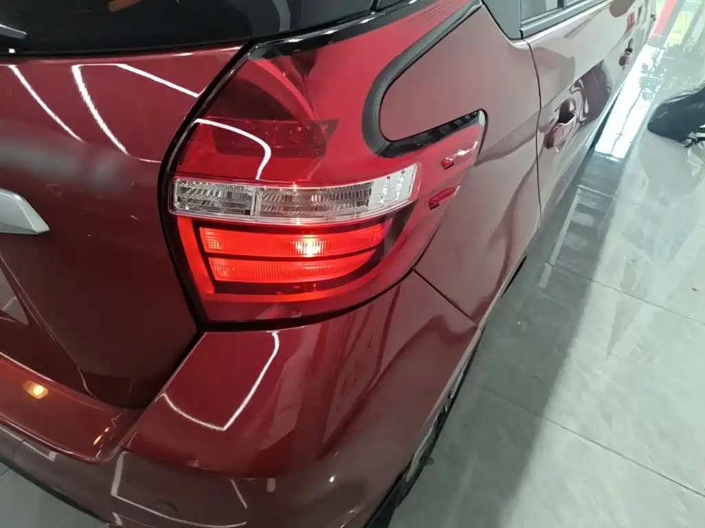 Toyota Yaris L — фото 8