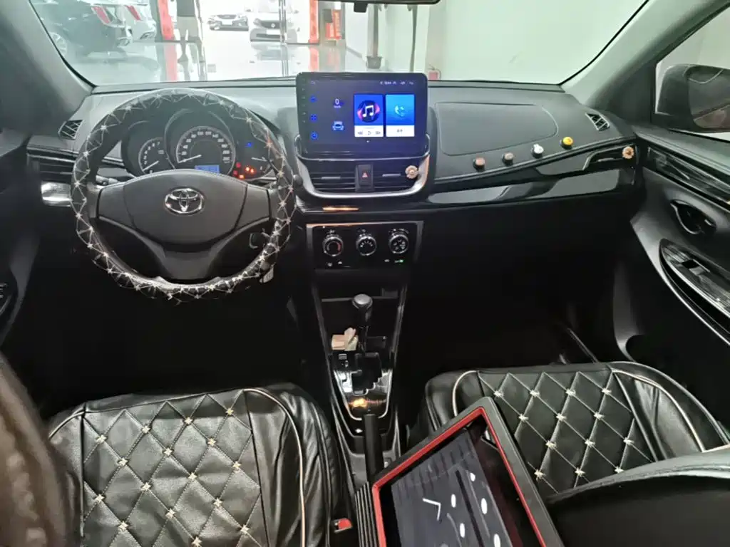 Toyota Yaris L — фото 10