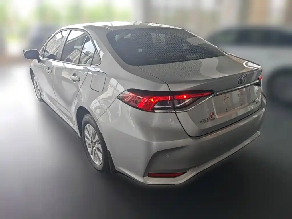 Toyota Corolla — фото 7