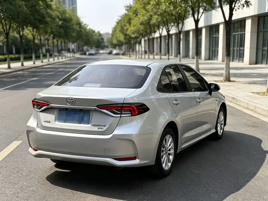 Toyota Corolla — фото 5