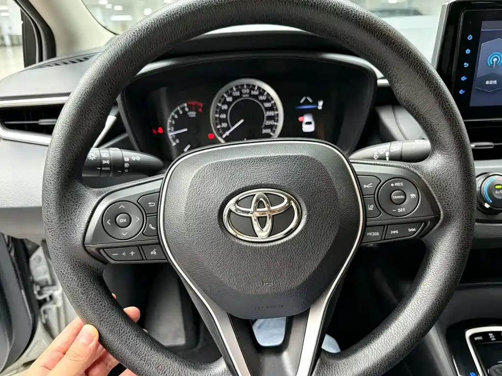 Toyota Corolla — фото 10