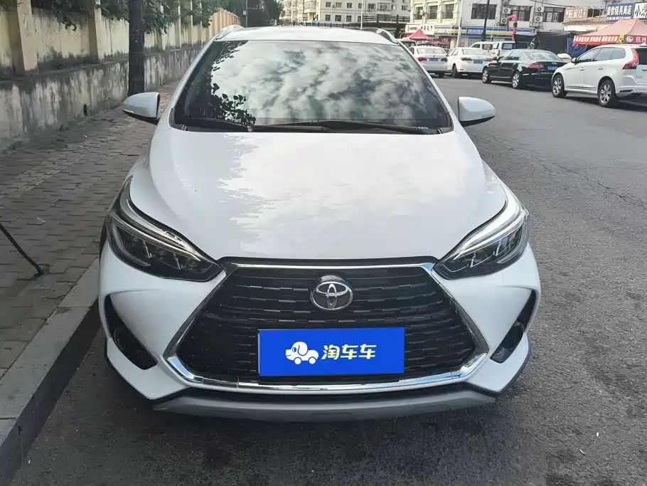 Toyota Yaris L — фото 2