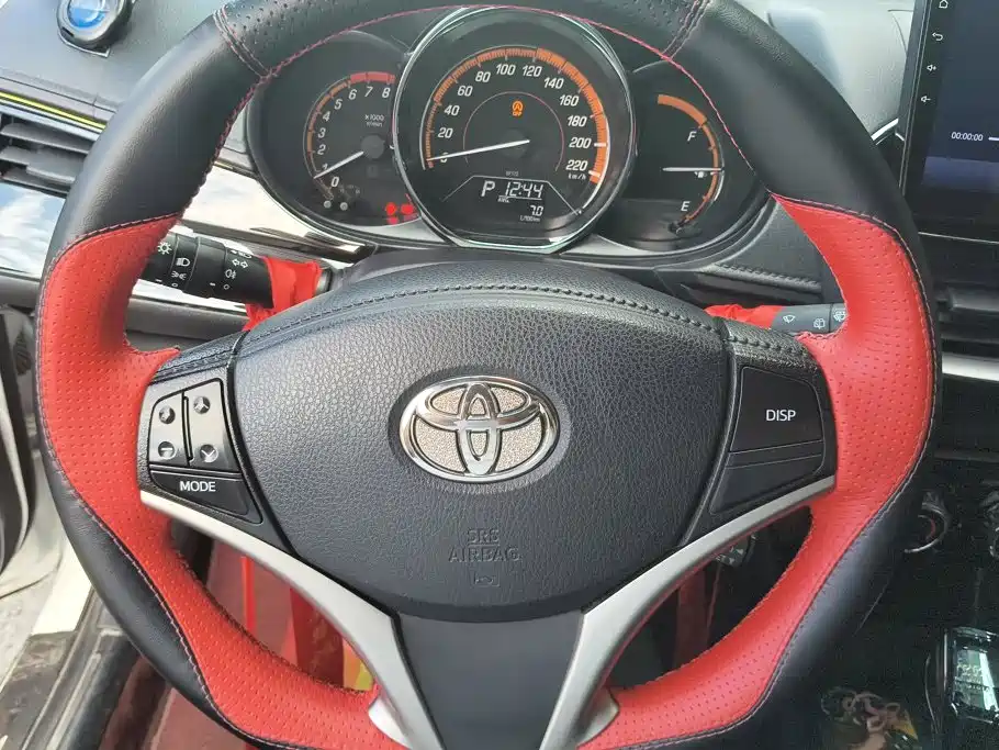 Toyota Yaris L — фото 15