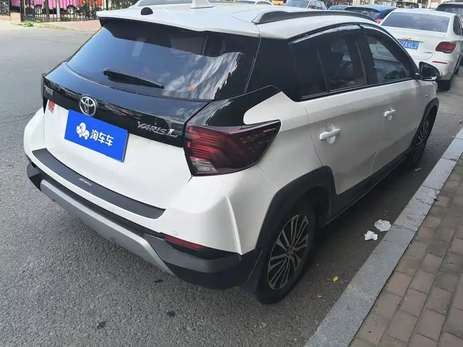 Toyota Yaris L — фото 3