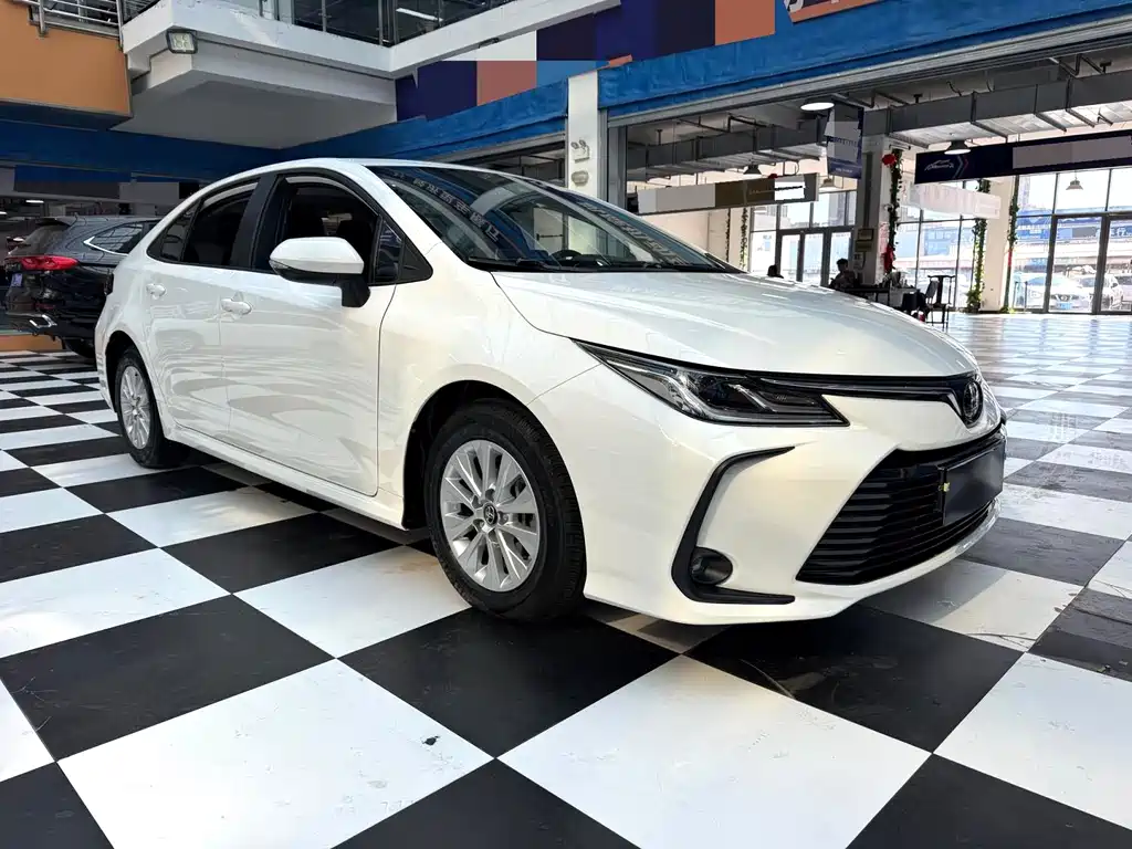 Toyota Corolla — фото 3