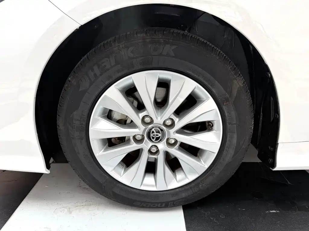 Toyota Corolla — фото 4
