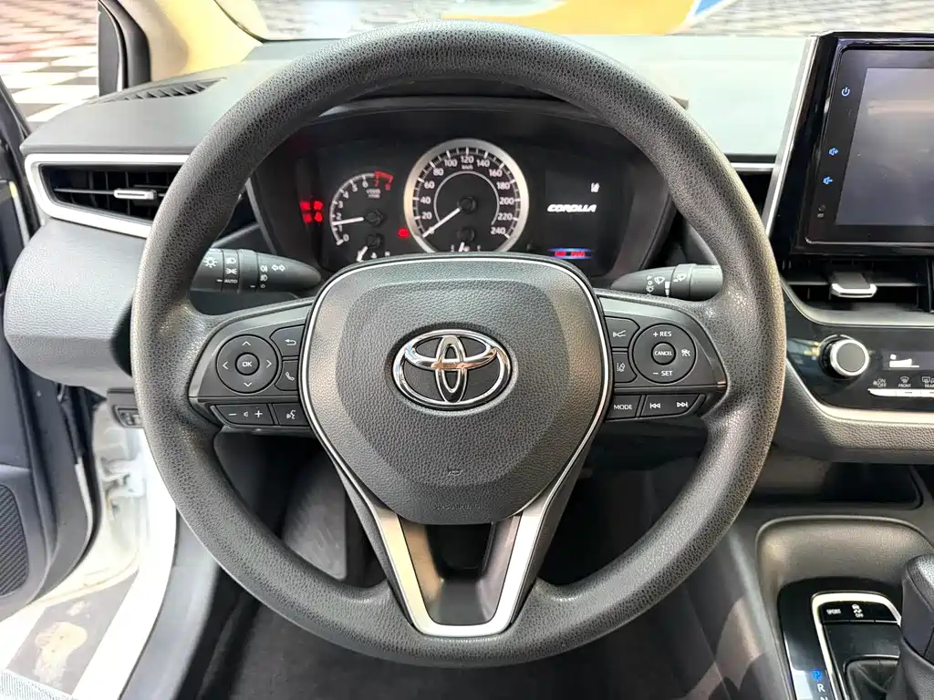 Toyota Corolla — фото 5