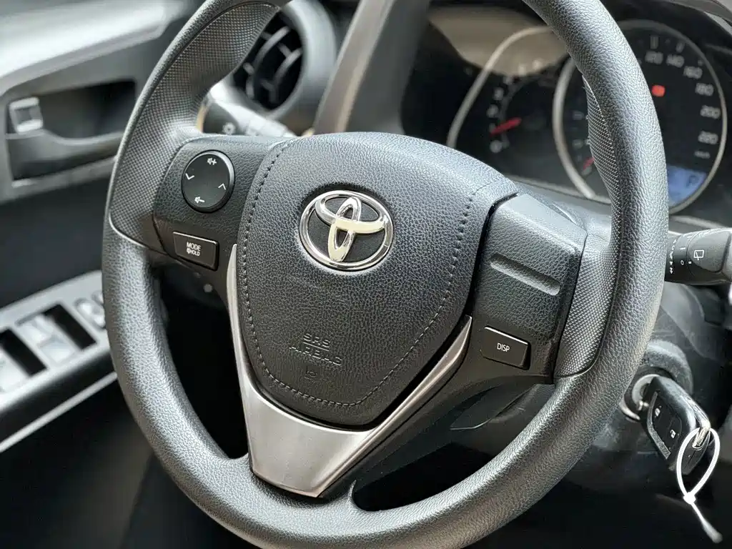 Toyota RAV4 — фото 5