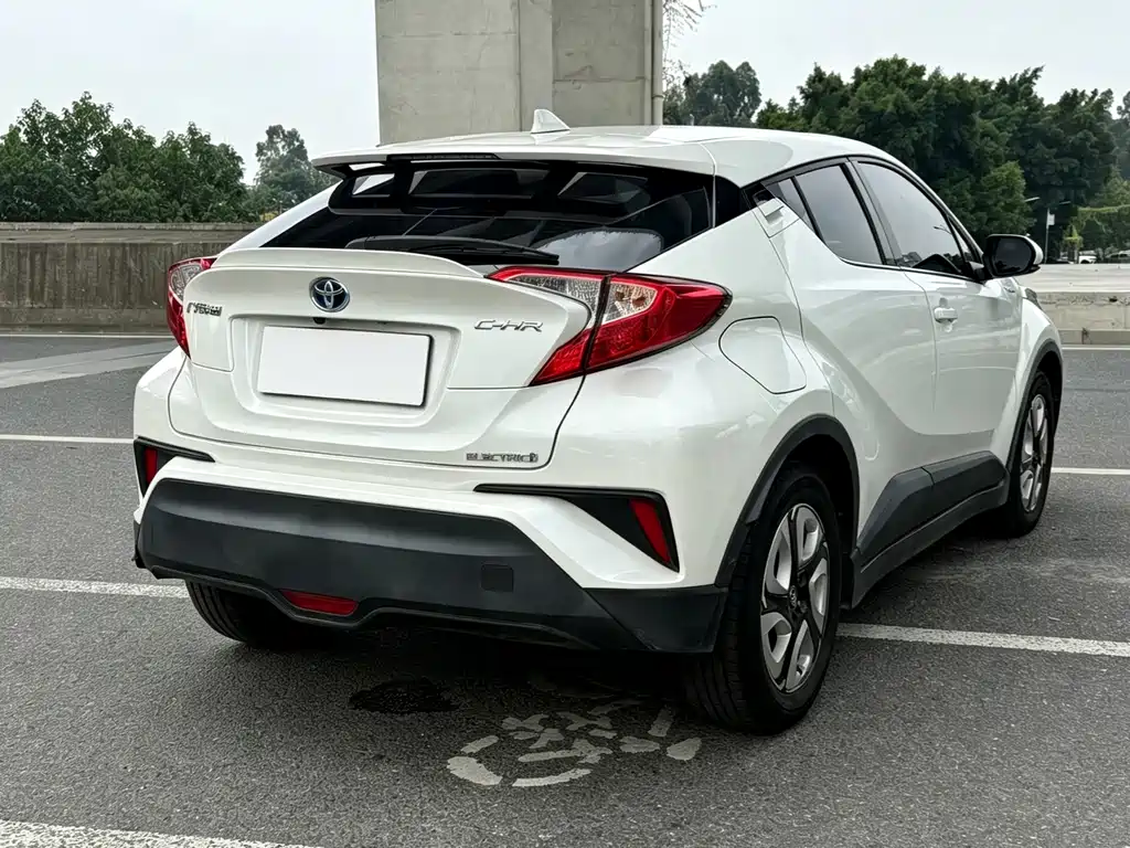 Toyota C-HR EV — фото 3