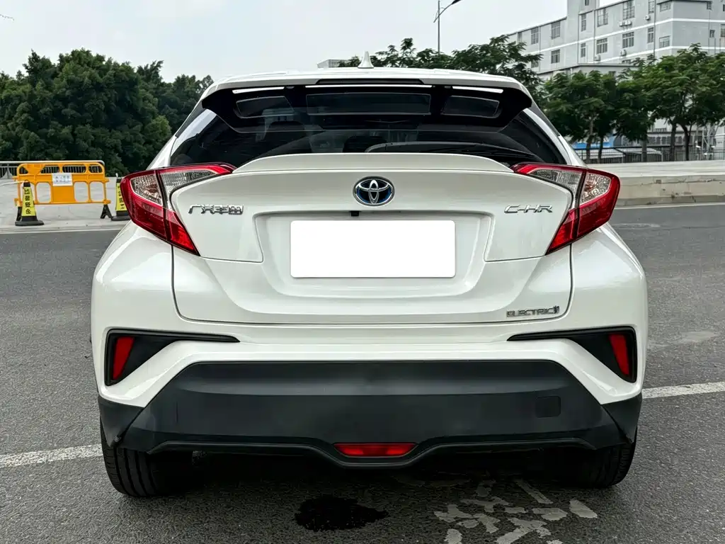 Toyota C-HR EV — фото 4