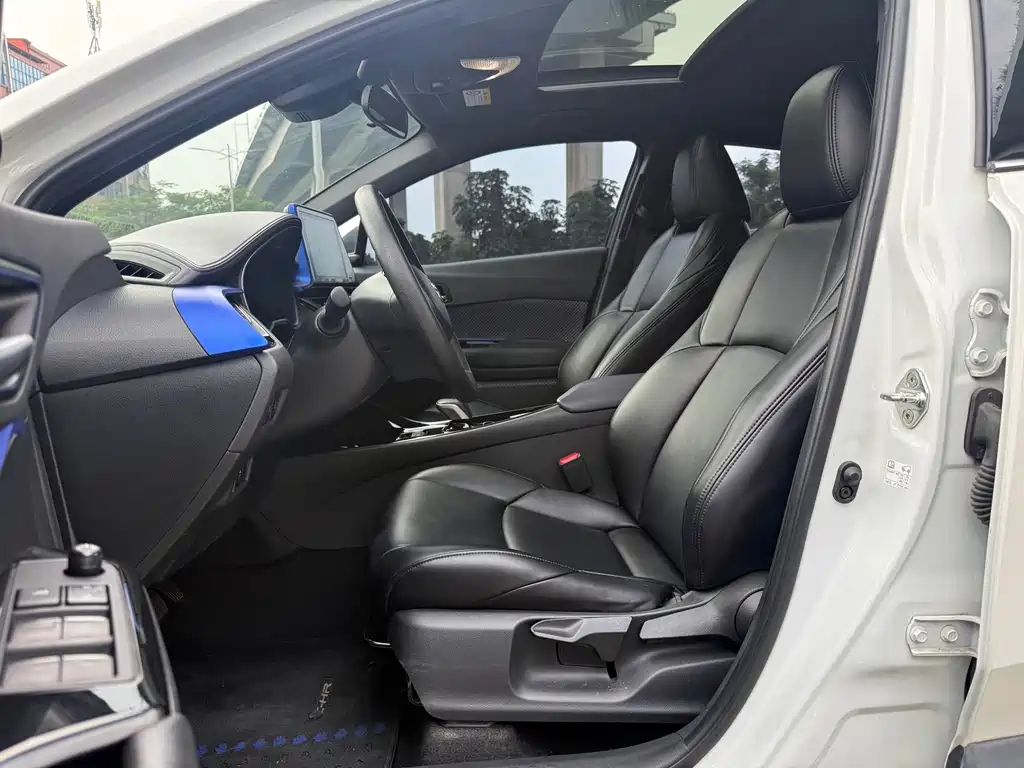 Toyota C-HR EV — фото 5