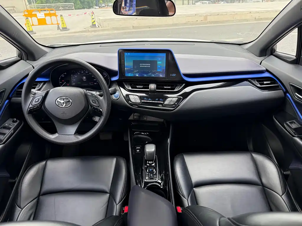 Toyota C-HR EV — фото 7