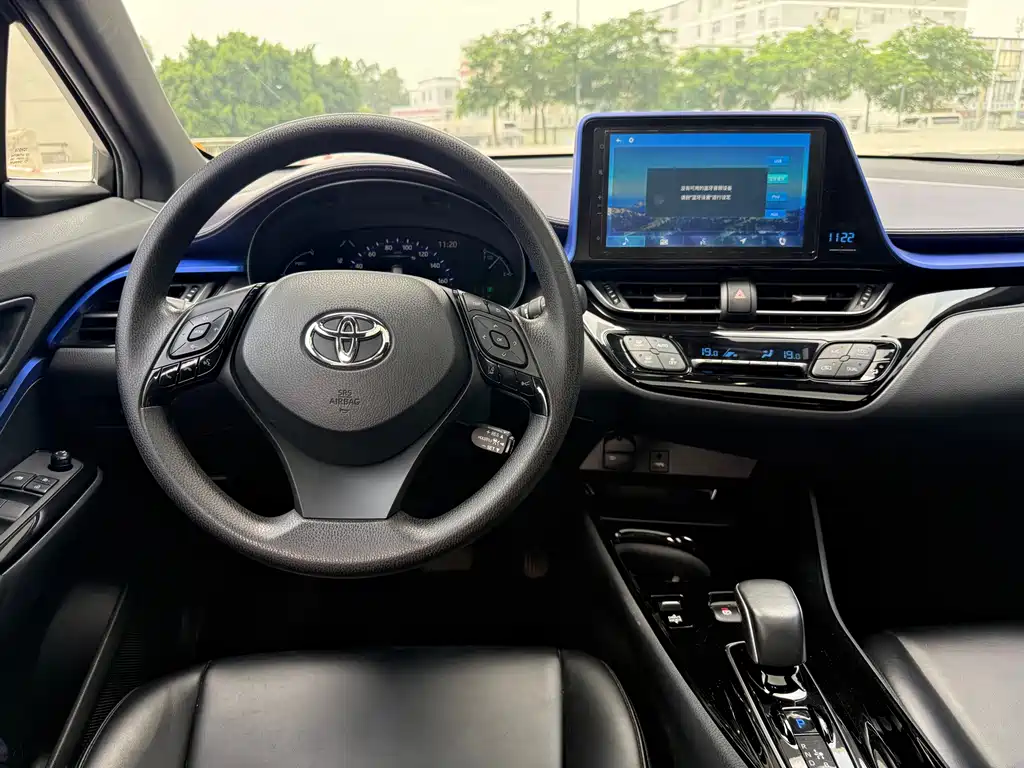 Toyota C-HR EV — фото 8