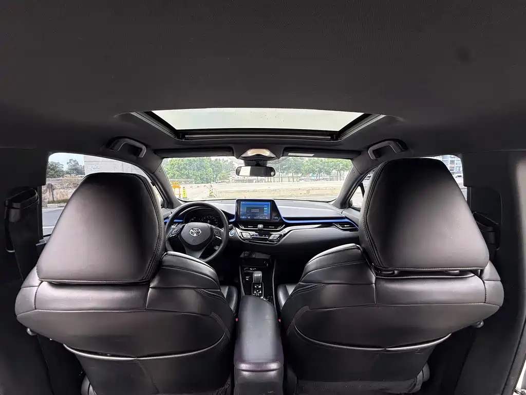 Toyota C-HR EV — фото 9
