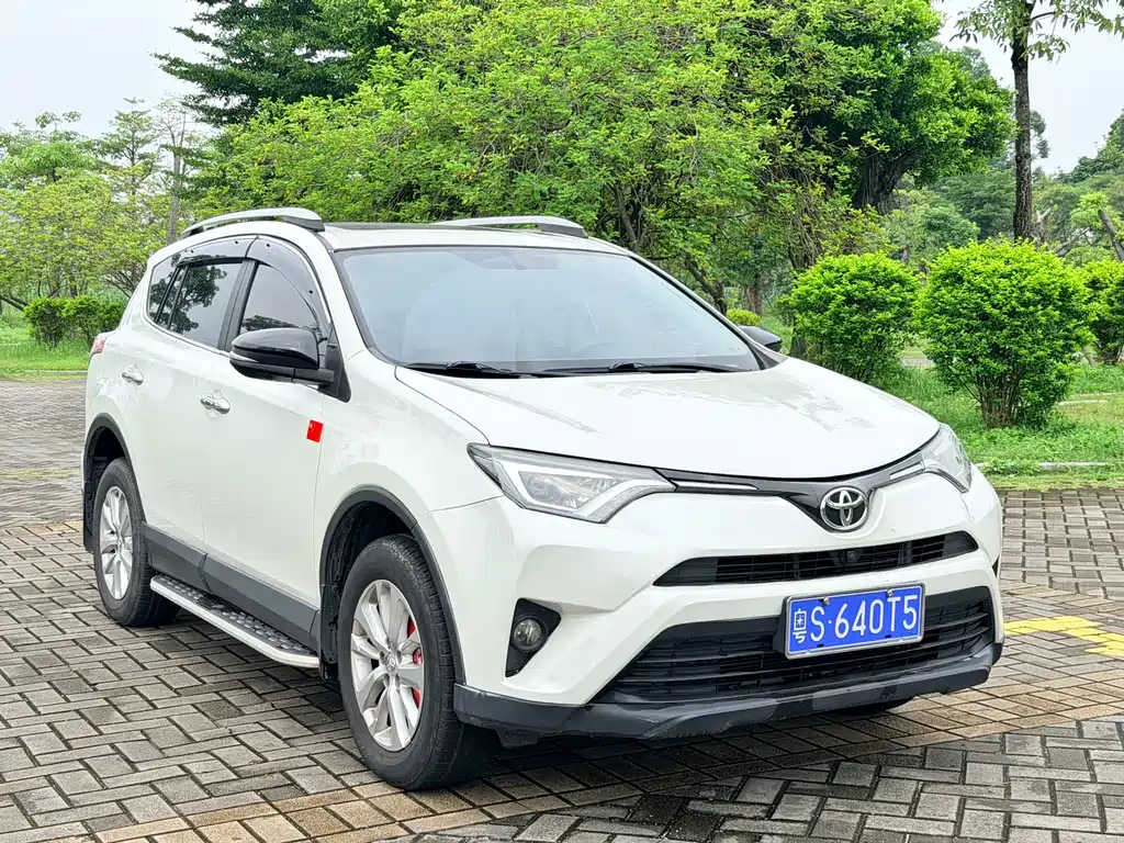 Toyota RAV4 — фото 3