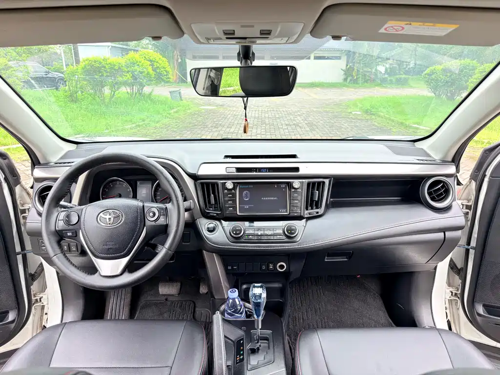Toyota RAV4 — фото 9