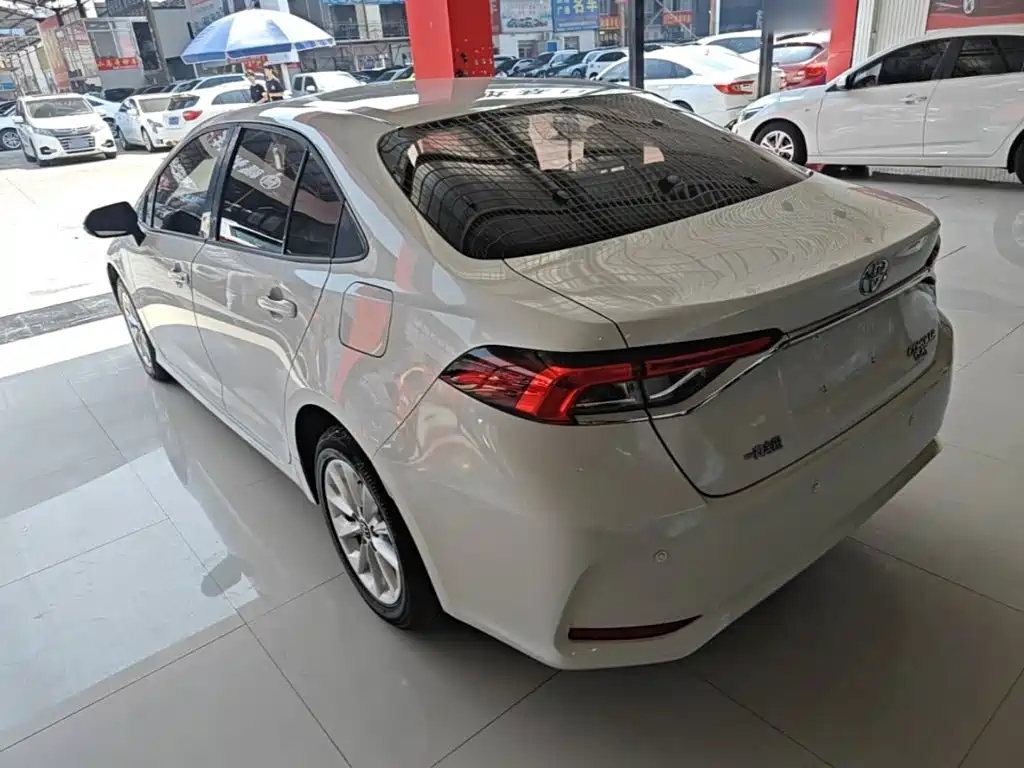 Toyota Corolla — фото 5