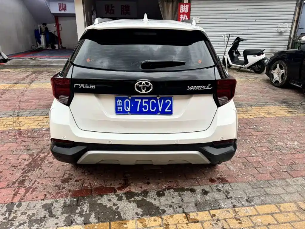 Toyota Yaris L — фото 3