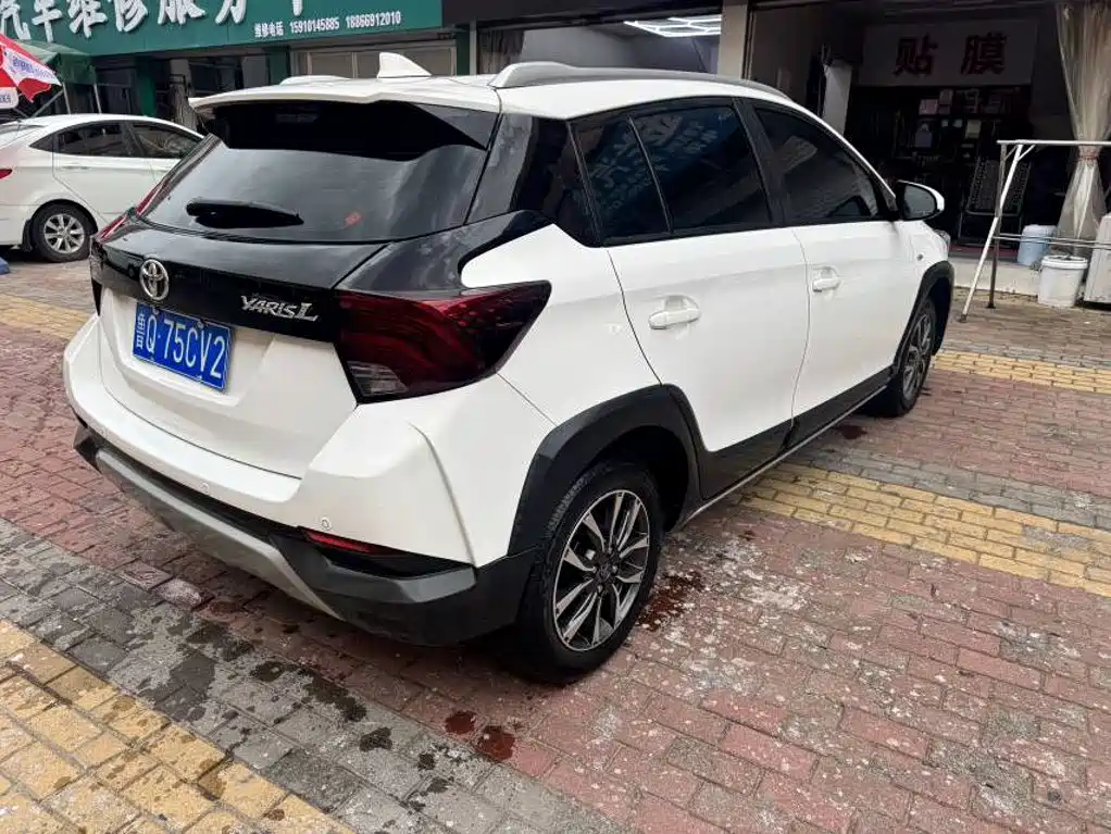 Toyota Yaris L — фото 4