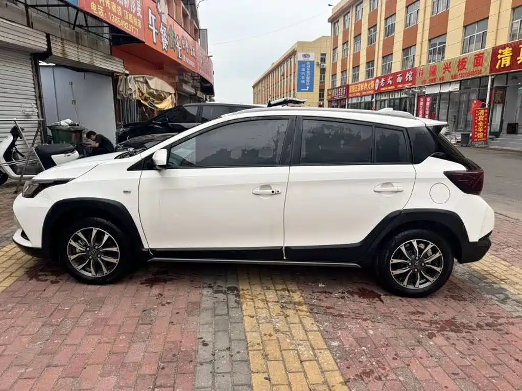 Toyota Yaris L — фото 5