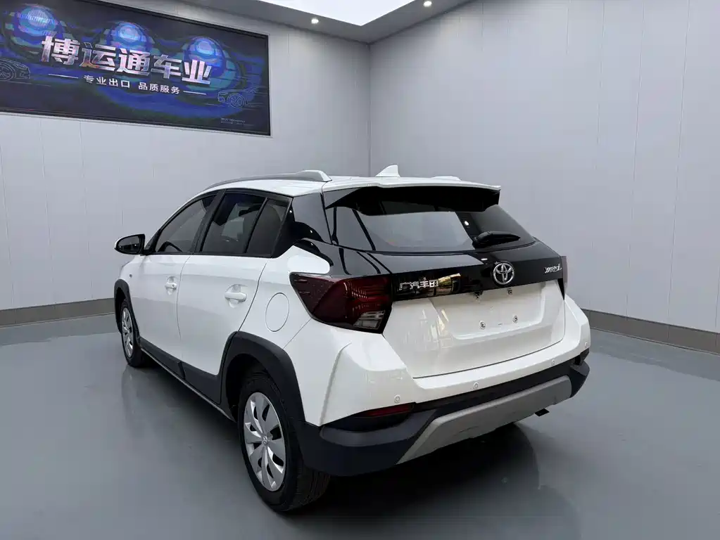 Toyota Yaris L — фото 4
