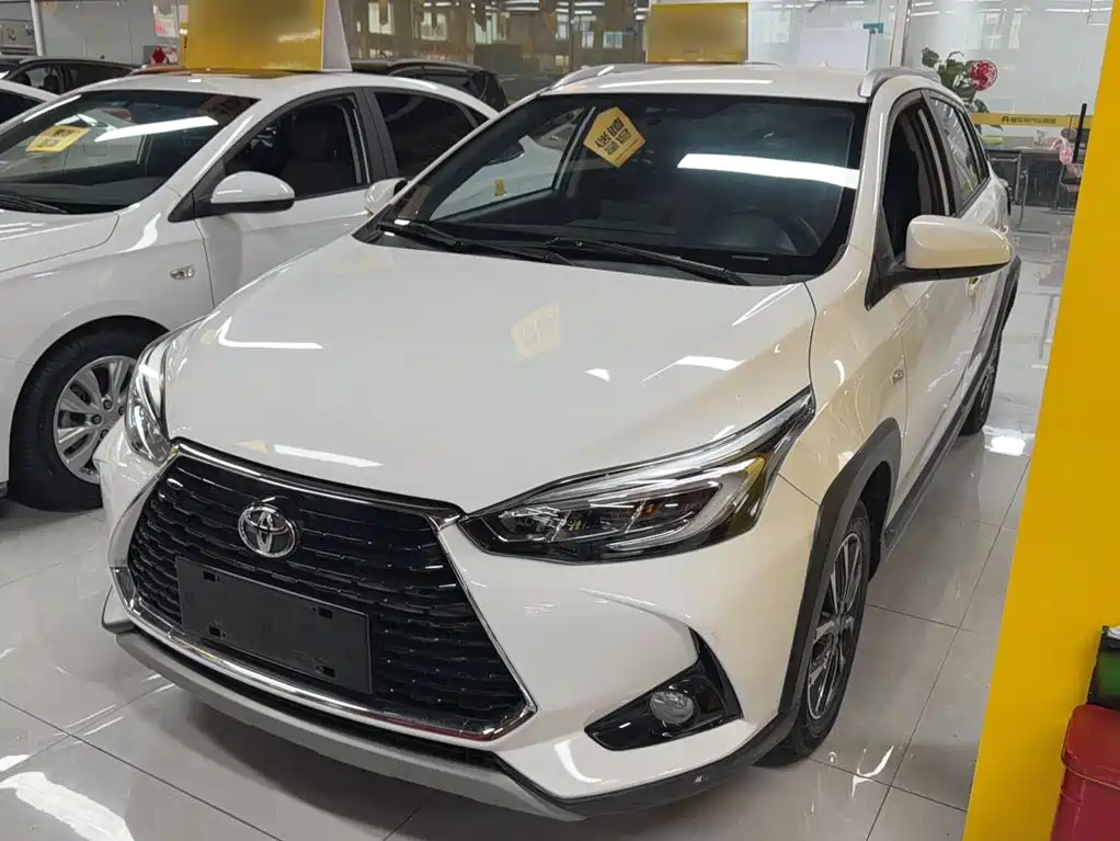 Toyota Yaris L — фото 2