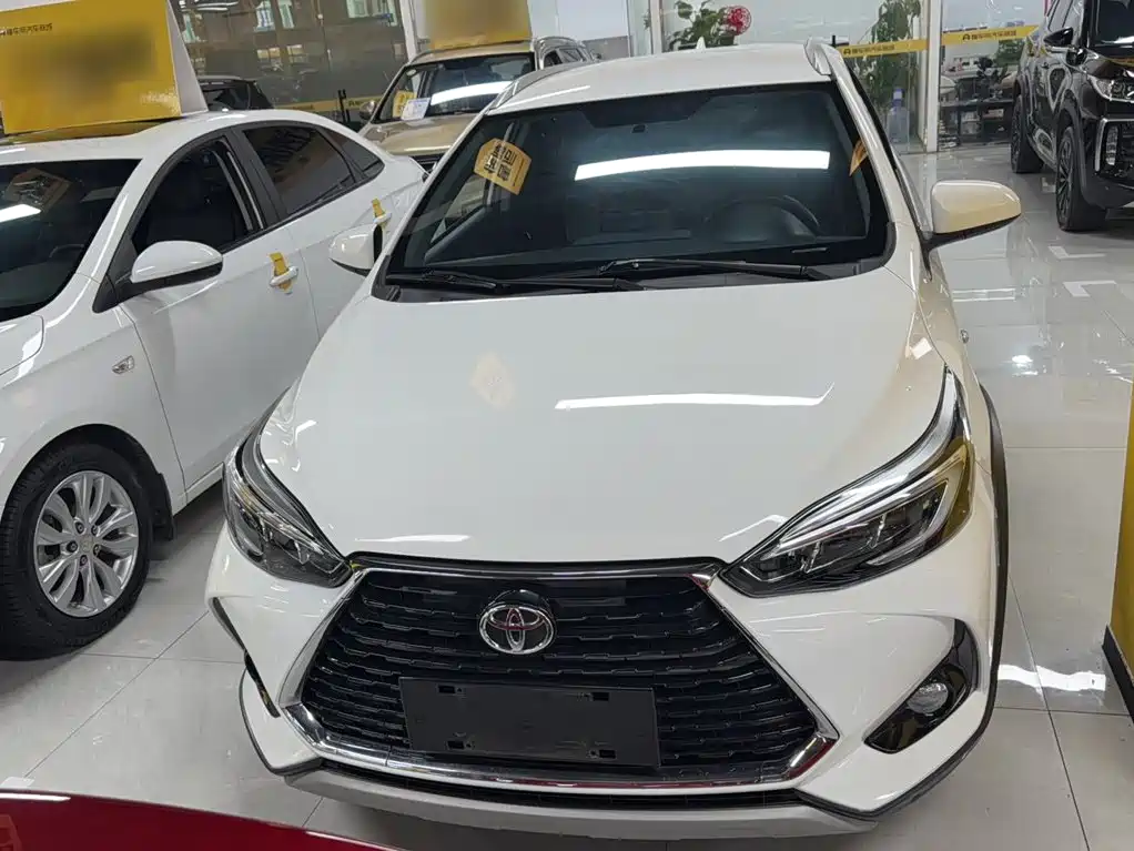 Toyota Yaris L — фото 3