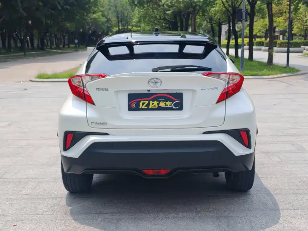 Toyota C-HR — фото 23