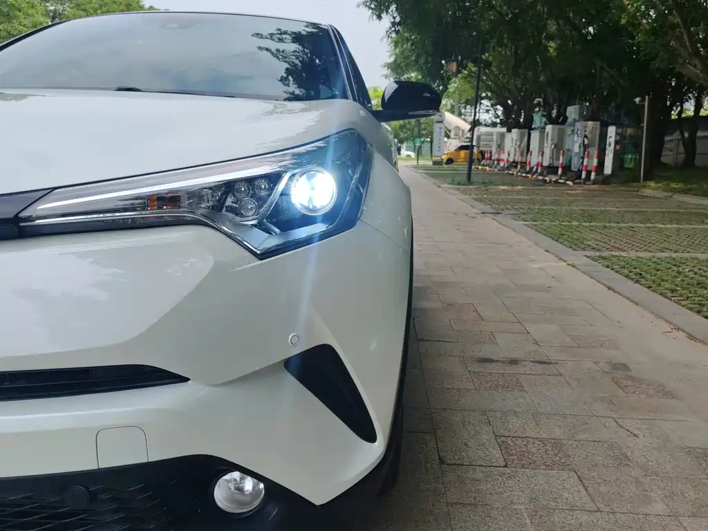 Toyota C-HR — фото 7