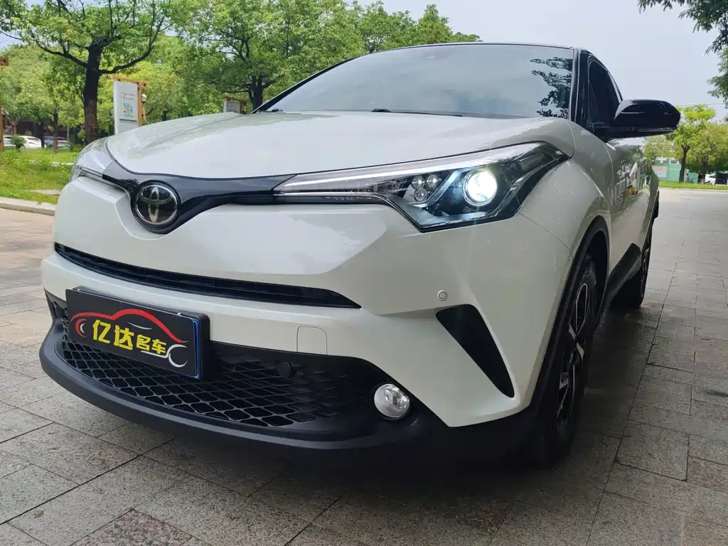 Toyota C-HR — фото 8