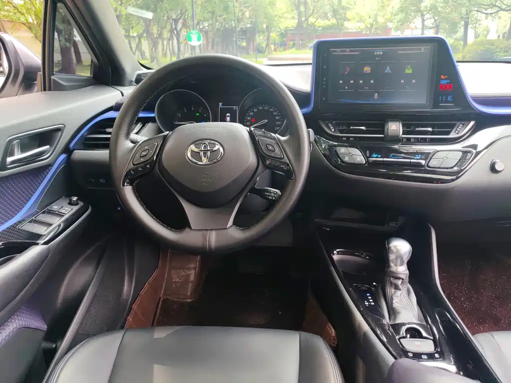 Toyota C-HR — фото 9