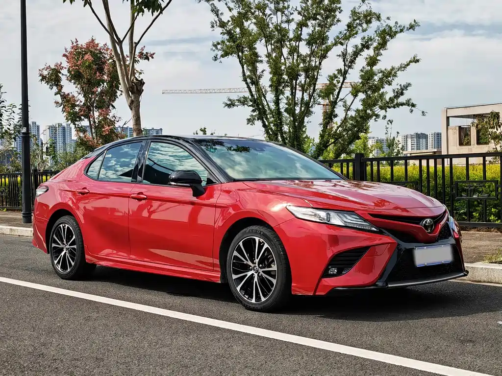 Toyota Camry — фото 3