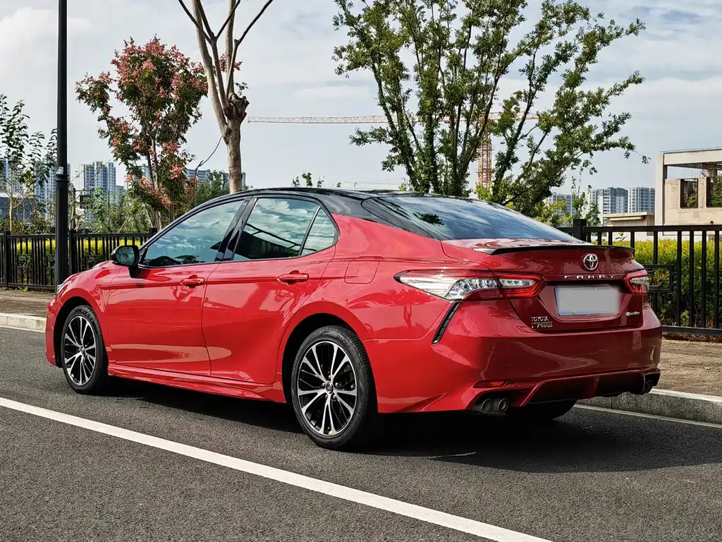 Toyota Camry — фото 7