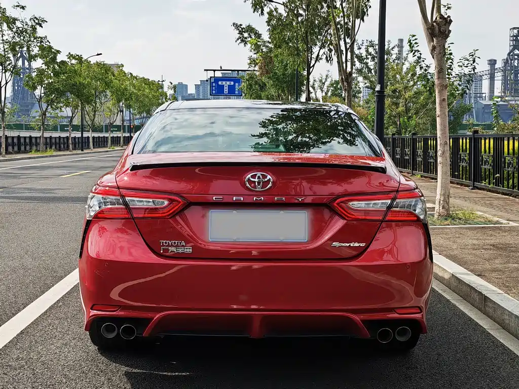 Toyota Camry — фото 8