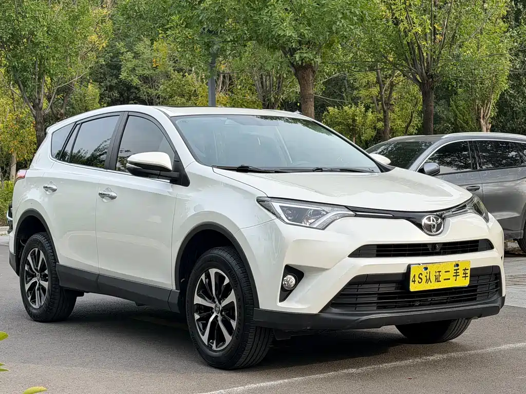 Toyota RAV4 — фото 3