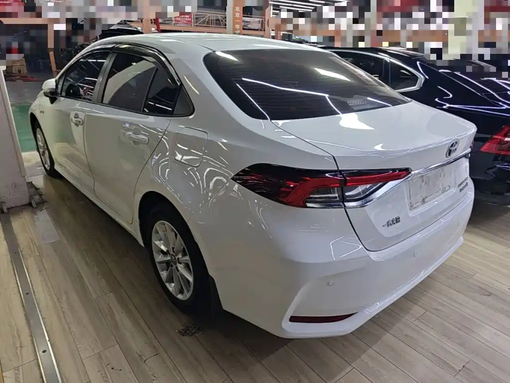 Toyota Corolla — фото 5