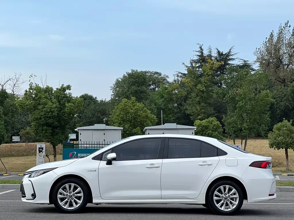 Toyota Corolla — фото 4