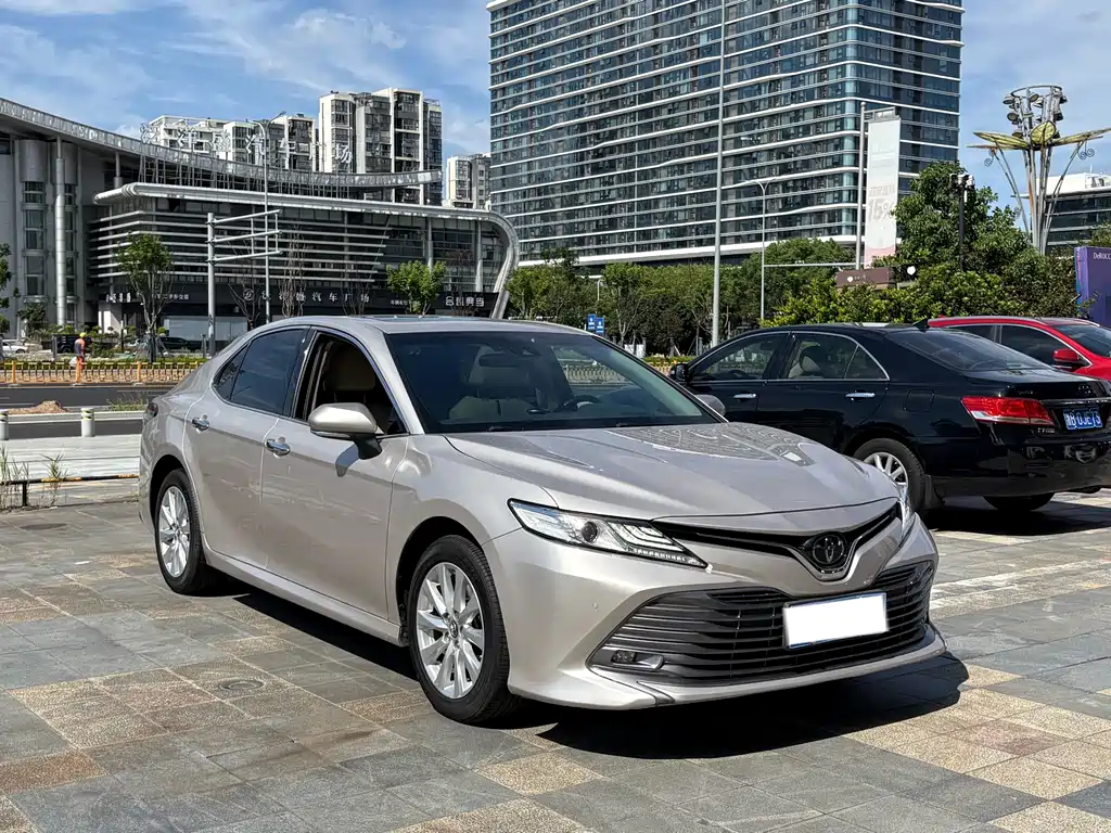 Toyota Camry — фото 3