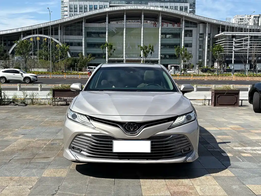 Toyota Camry — фото 4