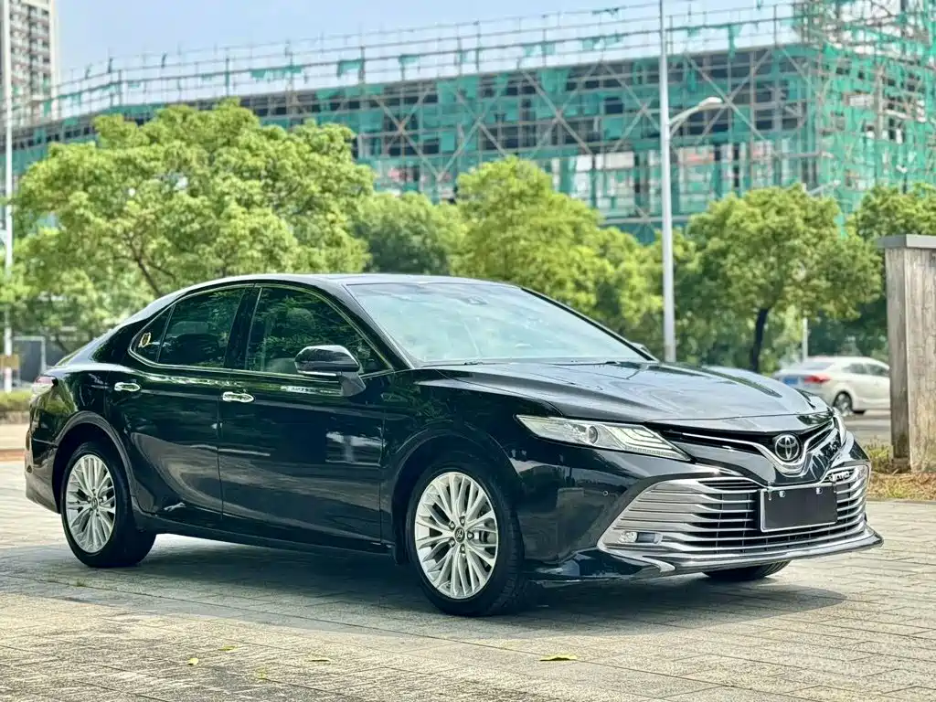 Toyota Camry — фото 3