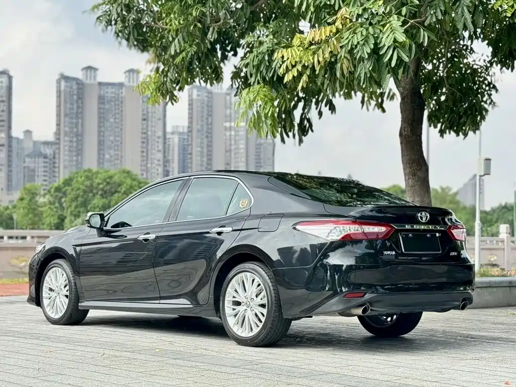 Toyota Camry — фото 4