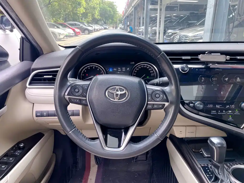 Toyota Camry — фото 11