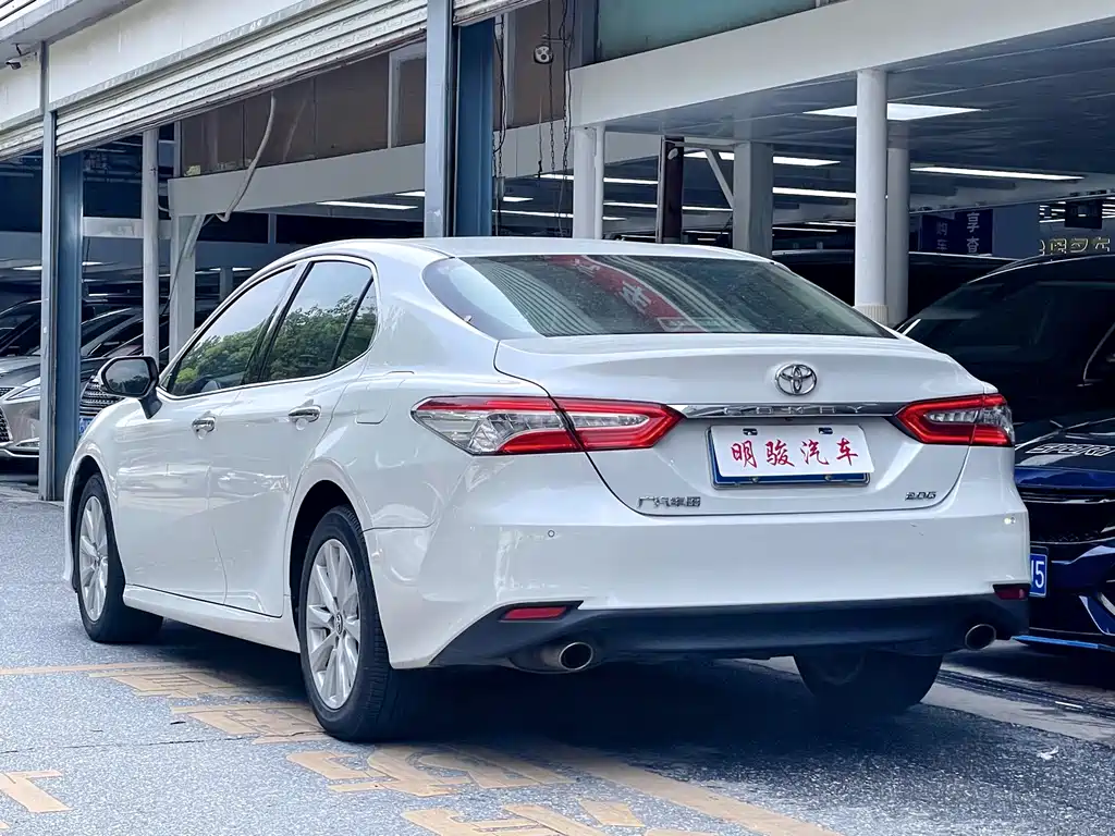 Toyota Camry — фото 4