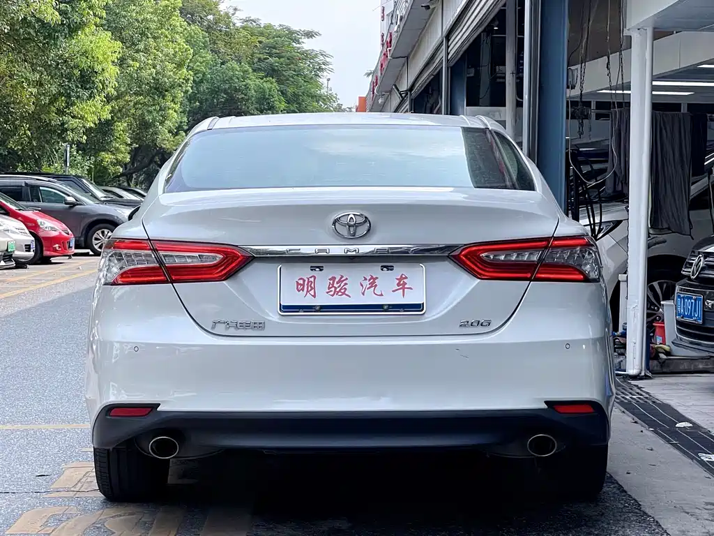 Toyota Camry — фото 5