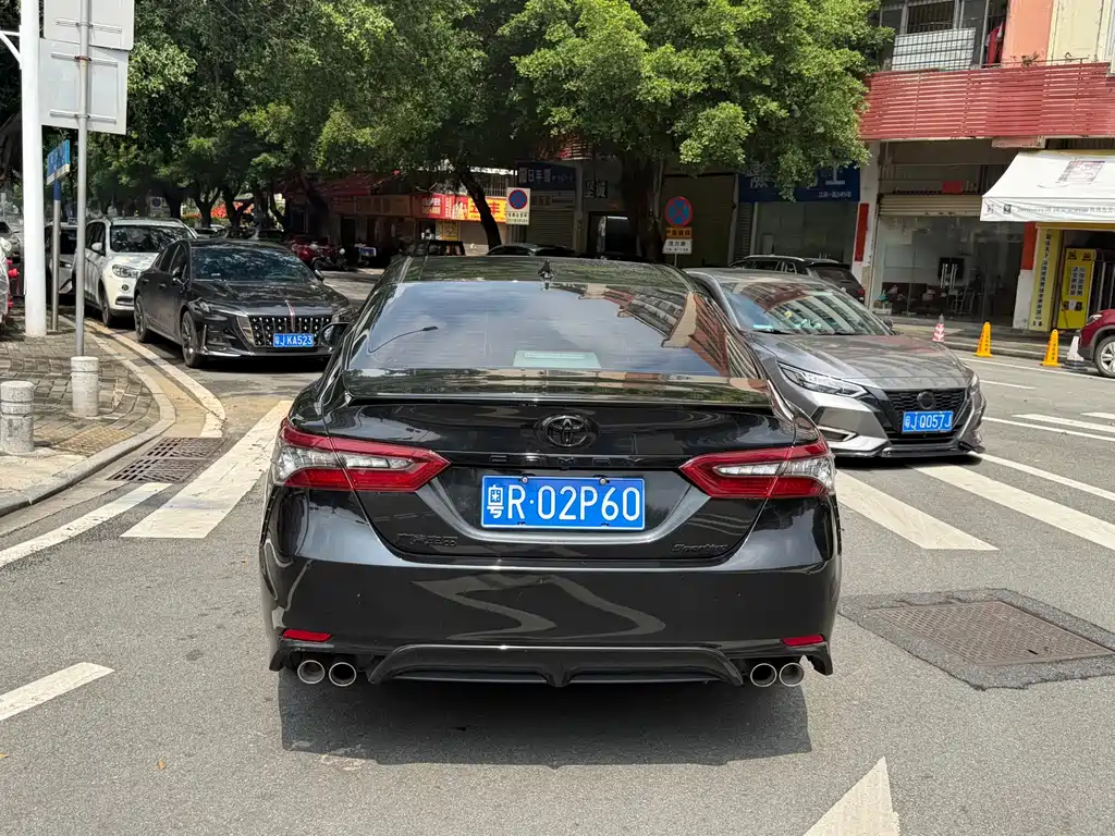 Toyota Camry — фото 5